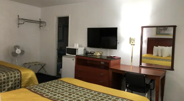 Четырёхместный номер Standard Best Budget Inn