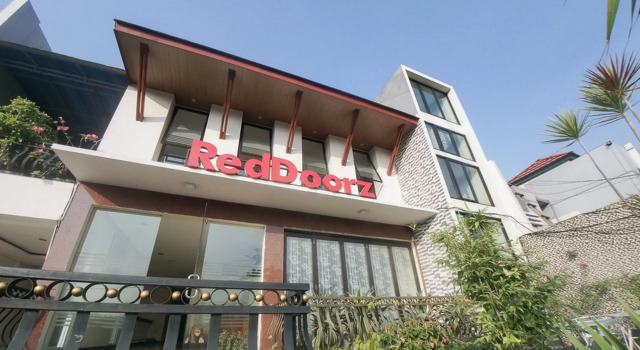 RedDoorz Plus near Green Pramuka Square Mall, Prenota Hotel Cempaka Putih Giacarta