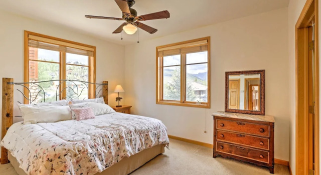 7 Mi to National Park: Grand Lake Condo w/ Deck!