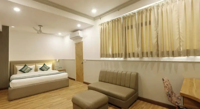 Номер Deluxe Hotel Emerald Suites & Banquet By Aura