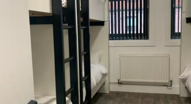 Кровать в общем номере (мужской номер) Rahman Hostel