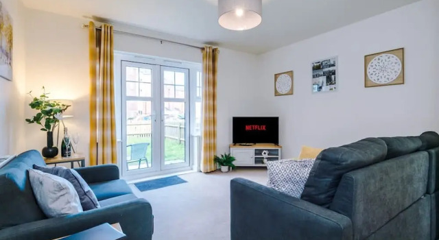Spacious Home Ideal for Professionals Sleeps 8, Book Lejlighed Crewe 
