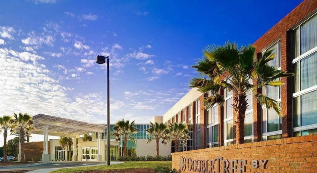 Одноместный люкс c 1 комнатой DoubleTree Hotel & Suites Charleston Airport