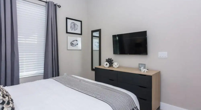 Amazing Townhome with Summer Kitchen SU2668