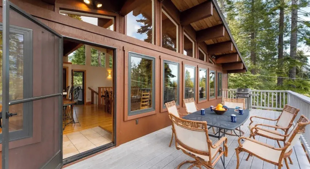 Коттедж Lake + Beach Access, Pool, Tennis Walk to Chambers Tahoe Timber by Avantstay