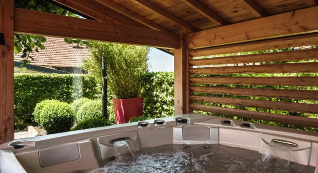 Четырёхместный номер Deluxe Le Domaine des Prés Verts Suites & Chambres avec Jacuzzi Privatif