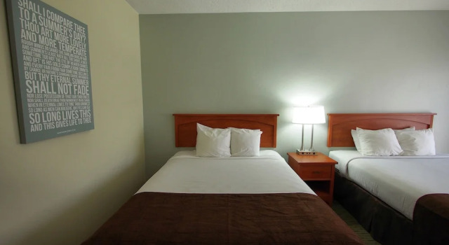 Четырёхместный номер Standard с балконом Stratford Court Hotel