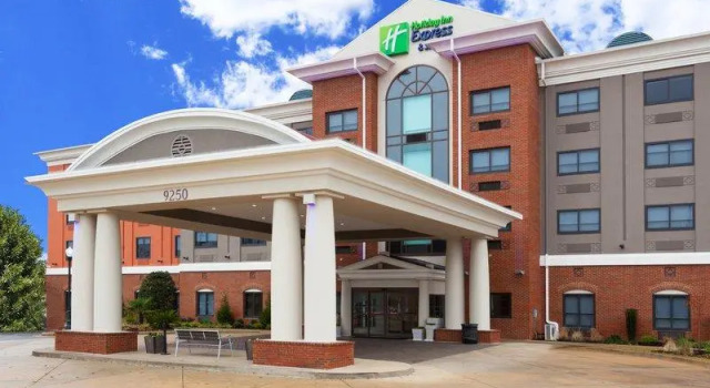 Кровать в общем номере Holiday Inn Express Hotel & Suites Montgomery E - Eastchase by IHG