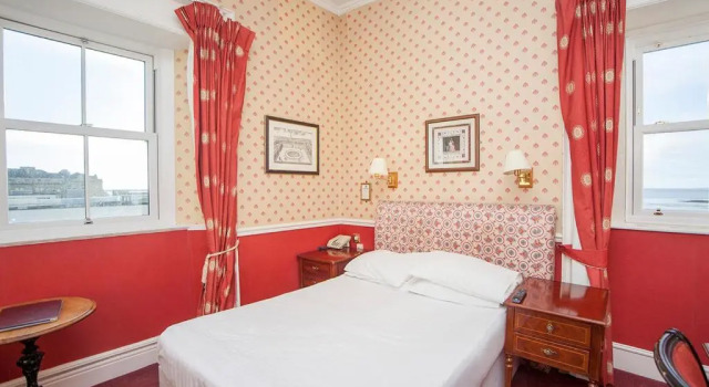 Двухместный номер Standard The Royal Hotel