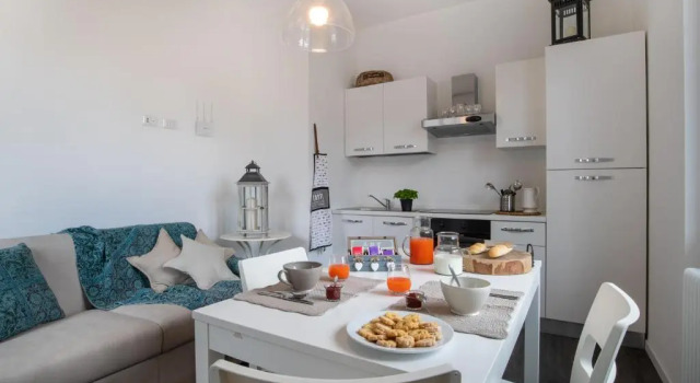 Апартаменты с 2 комнатами Maji Como Lake - Lake Como Historic Villa Apartments with Pool & Parking, 100m from Ferry & train