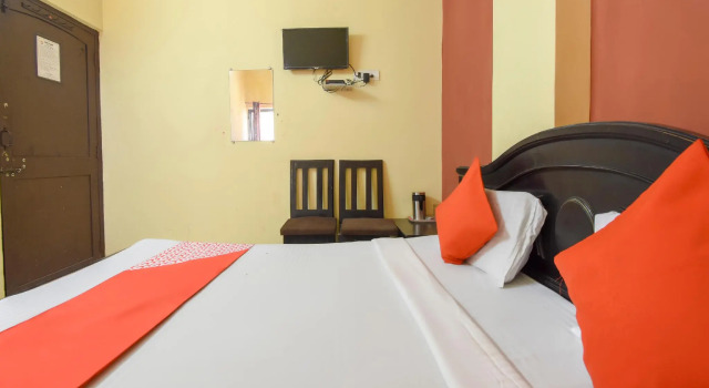 OYO 76814 Hotel Ambar Palace, Rezervovat Hotel Hotely v Gujarat s parkováním, Parkování