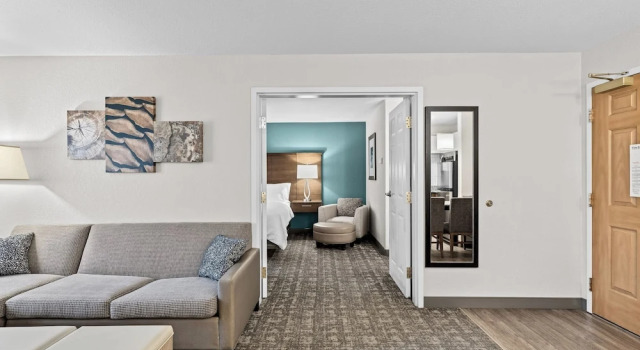 Люкс с 2 комнатами Staybridge Suites - Calgary Airport by IHG