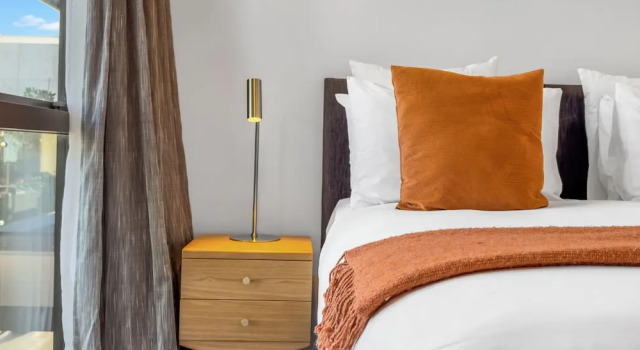 Beautiful and bold 1 bed retreat, Rezerwuj Apartament Hotele w Auckland Region z parkingiem, Parking