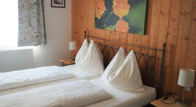 Gästezimmer Ilse Brauneis, Book Guesthouse Furth bei Goettweig 