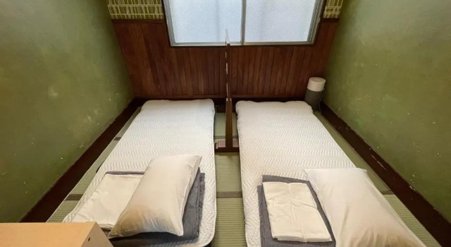 Кровать в общем номере (мужской номер) с видом на город Shinagawa-shuku Guest House & Tours