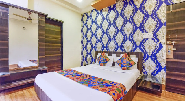 Номер Deluxe FabHotel Shri Shyam Palace