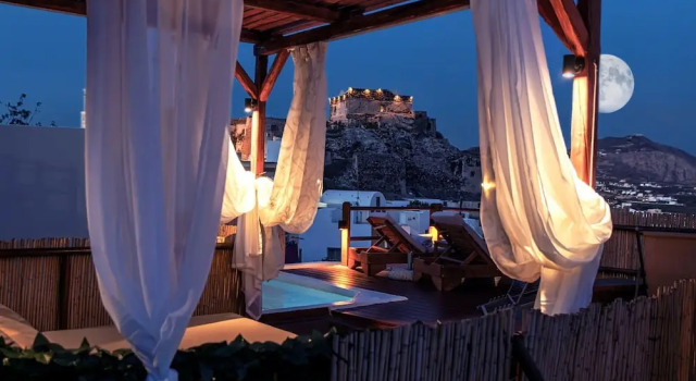 Santorini Luxury Suite w Rooftop Hottub Seaview, Забронировать Апартаменты/квартира Акротирион Santorini Caldera