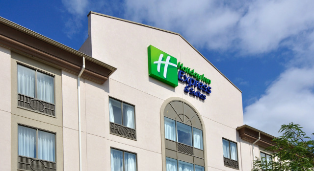 Holiday Inn Express Hotel & Suites Ottawa Airport by IHG, Забронировать Отель Оттава Ottawa and Countryside
