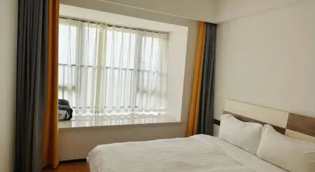 Люкс Deluxe с 3 комнатами с балконом и с видом на озеро eStay Residence (Fuxian Lake International Tourist Resort store)