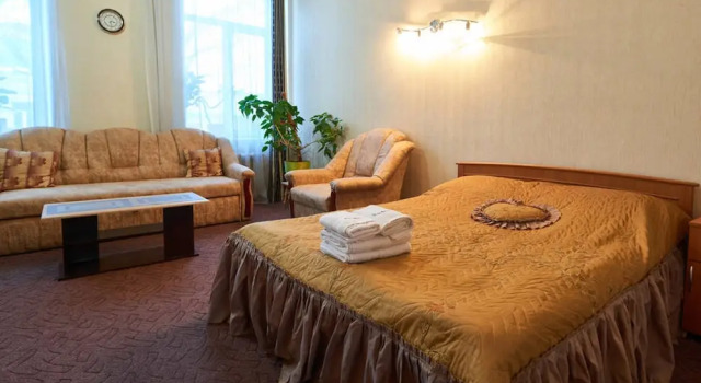 Апартаменты Home-Hotel, ул. Ярославская, 15-23, Забронировать Апартаменты/квартира Киев Киевская область, рядом с Контрактовая площадь