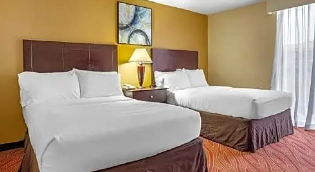 Четырёхместный люкс Holiday Inn Fayetteville-I-95 South