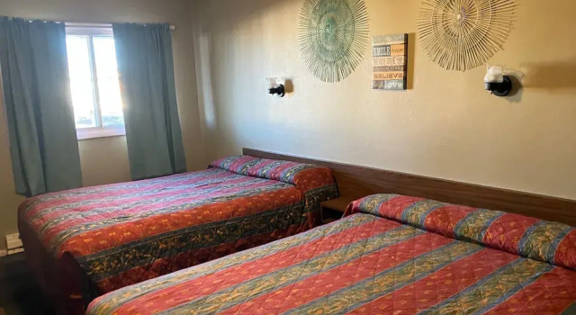 Четырёхместный номер Standard Tops Motel