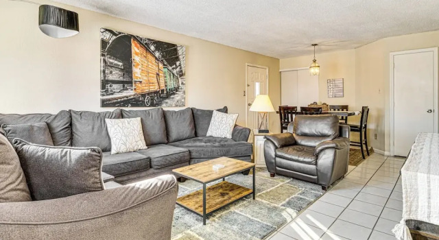 5 Mi to Eagle Creek Park: Home w/ Fenced Yard!, Réserver Maison de vacances Indianapolis Indiana