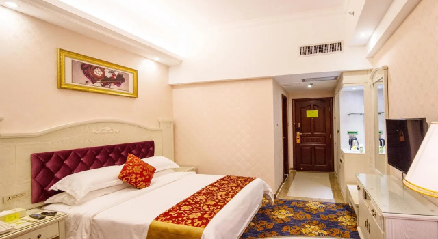 Vienna Hotel Guangxi Guilin Shifu Wanda, Book Hotel Hoteller i Lingui med parkering, Parkering