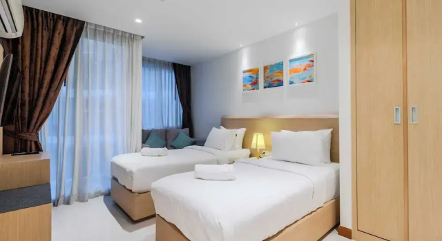 Ocean Breeze1BR Steps from the Sea C244