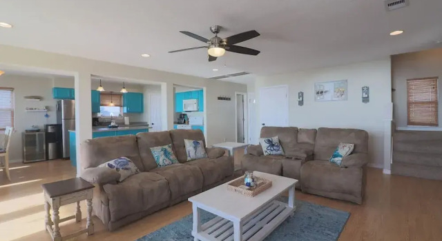 Superb Home With Private Walkover to Beach, Book Feriehus Villaer i San Luis Beach, Villa