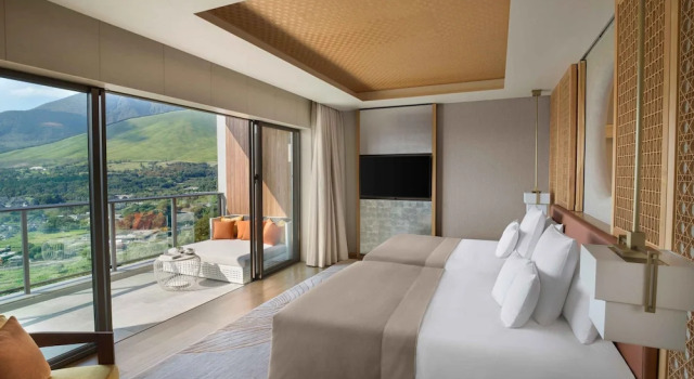 Четырёхместный номер Premium с балконом ANA InterContinental Beppu Resort & Spa by IHG