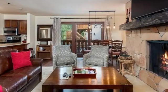 Modern 2 Bedroom Condo at the Base of Vail Mountain Next to Gondola One, Забронировать Апартаменты/квартира Отели Вейл с парковкой, Парковка