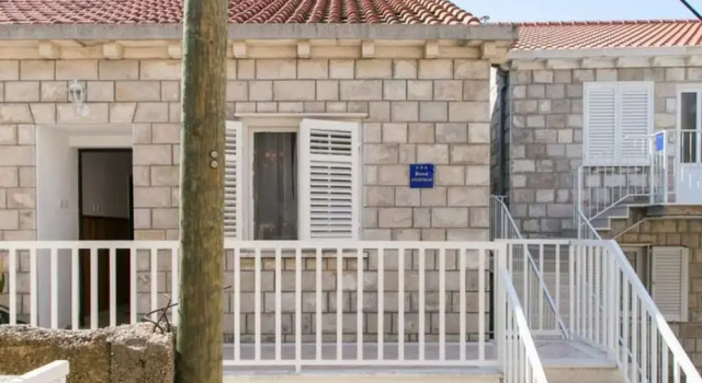 Apartment Angelina - Three Bedroom Apartment With Balcony and Sea View