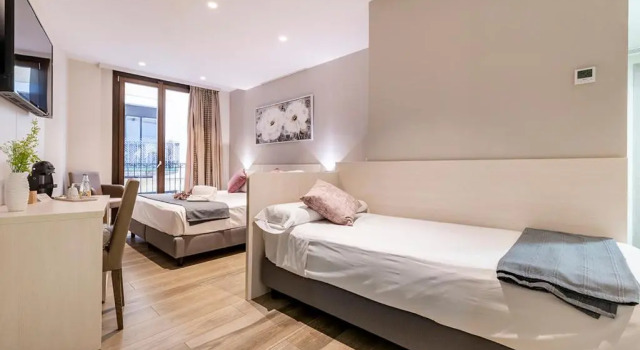 Трёхместный номер Superior Hotel Centre Reus