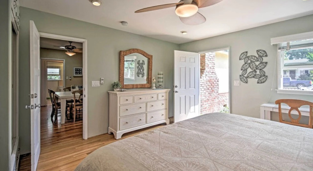 Коттедж Oceanside Home w/ Yard - Walk to Beach & Pier