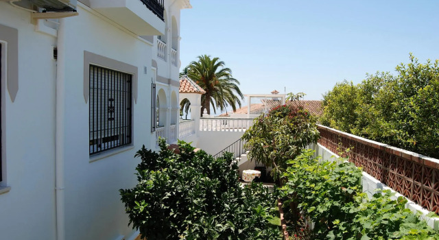 Villa Sandra Top Floor Escape, Забронировать Вилла Отели Нерха с бассейном, рядом с Пляж Бурриана, Бассейн