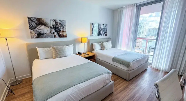 Студия Luxury Modern Beachwalk Apt 805