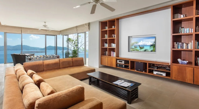 Villa Chelay - Luxury Waterfront Villa