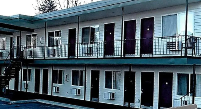 Pine Lodge Motel