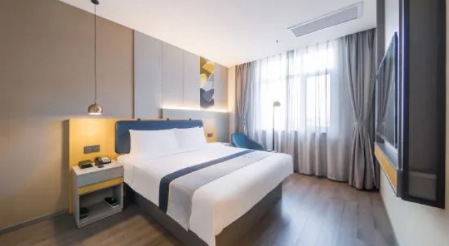 Люкс Homeinn Selected Hotel (Dandong Sino-Korean Yalu River Bridge Riverside View)
