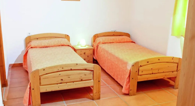 Holiday Home With Private Swimming Pool in the Tranquility and Nature of Menorca, Rezerwuj Hotel Hotele w Minorka z parkingiem, Parking