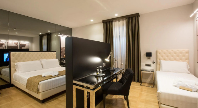 Четырёхместный номер Floris Hotel