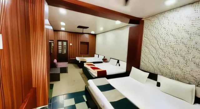 Полулюкс Hotel Swastik