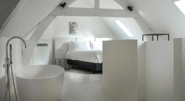 Номер Deluxe Kazerne Hotel - Member of Design Hotels