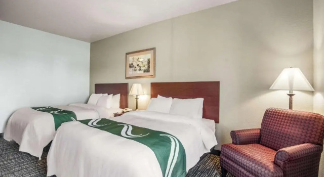 Camera quadrupla Standard Quality Inn Parsons North