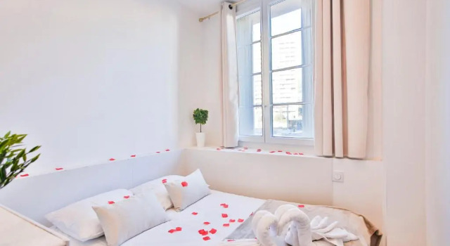 Апартаменты Superior Escapade en Amoureux T2 luxueux, Love Room avec balnéo, 60m gare - hypercentre - La Porte Bleue 4