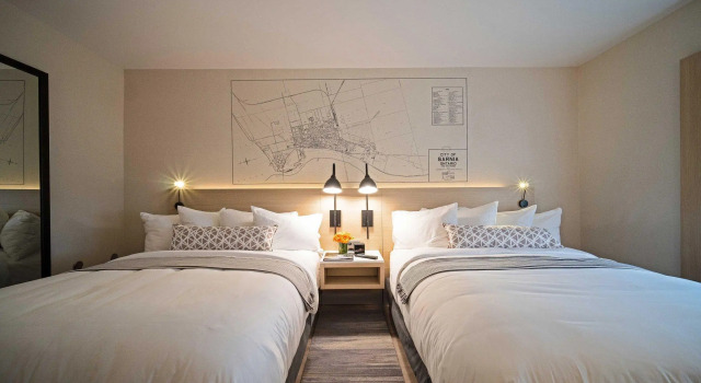 Четырёхместный номер Standard The Insignia Hotel, Sarnia, a Tribute Portfolio Hotel