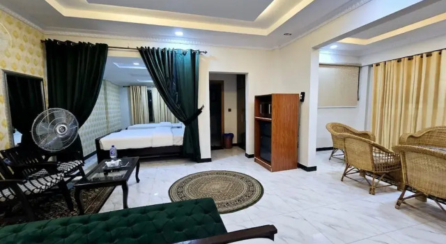 Номер Deluxe Grand Taj Hotel