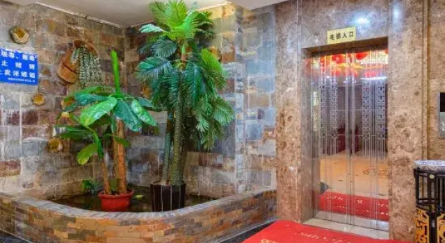 Junbo Hotel, Rezerwuj Hotel Hotele w Chuxiong z parkingiem, Parking