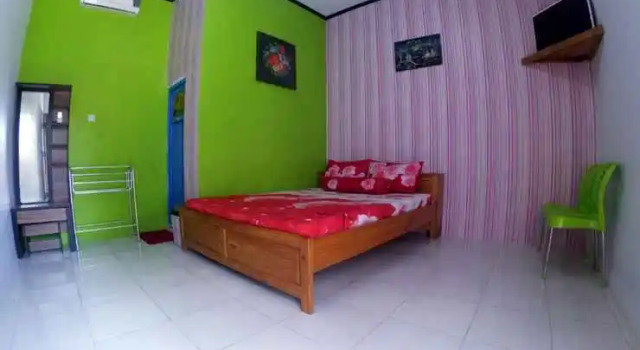 Bira Youzard Guest House, Book Guesthouse Hotels in Sulawesi with Parking, Parking